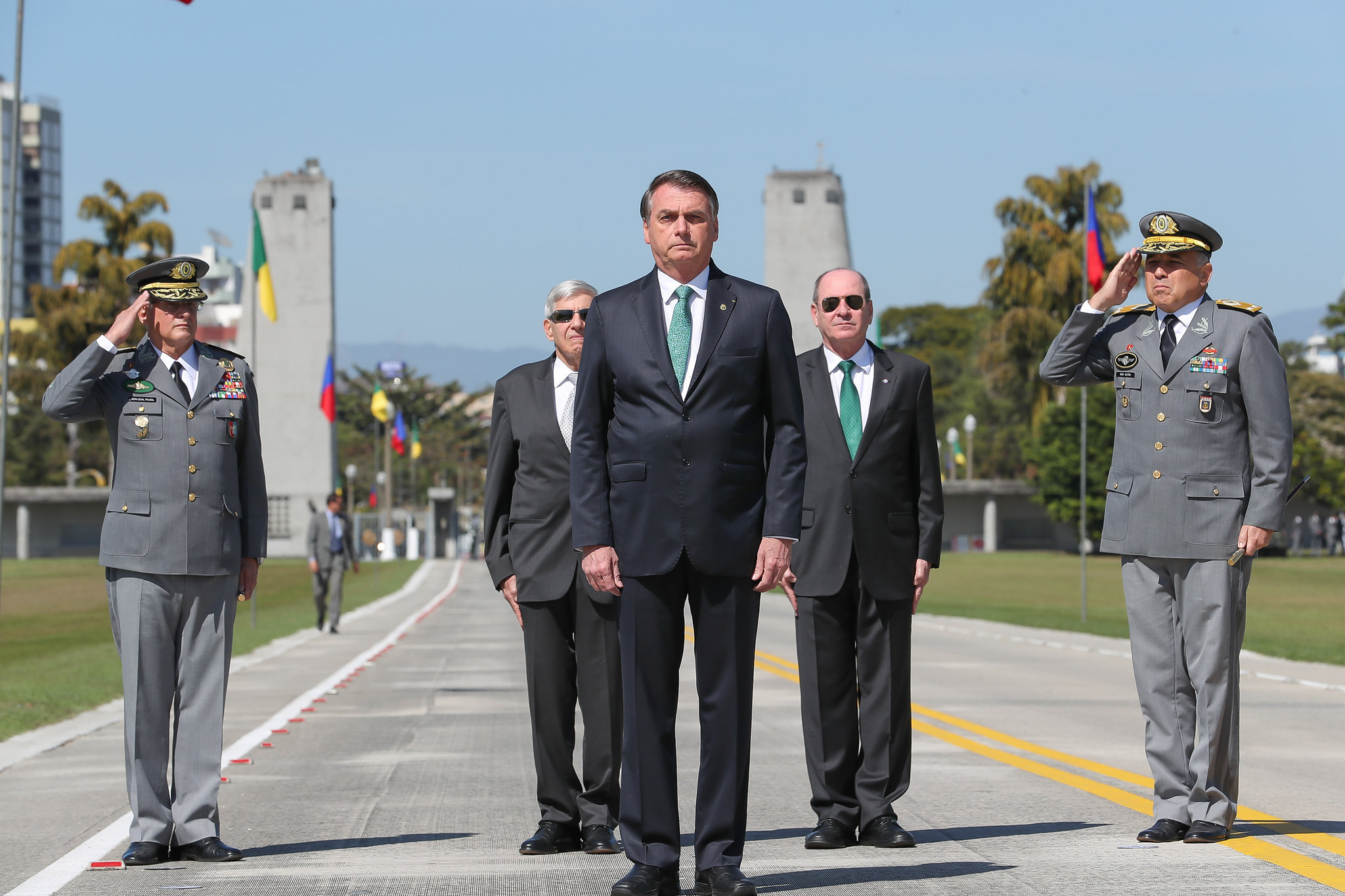 Projeto de militares é ditadura, garimpo, privatização do SUS e das universidades