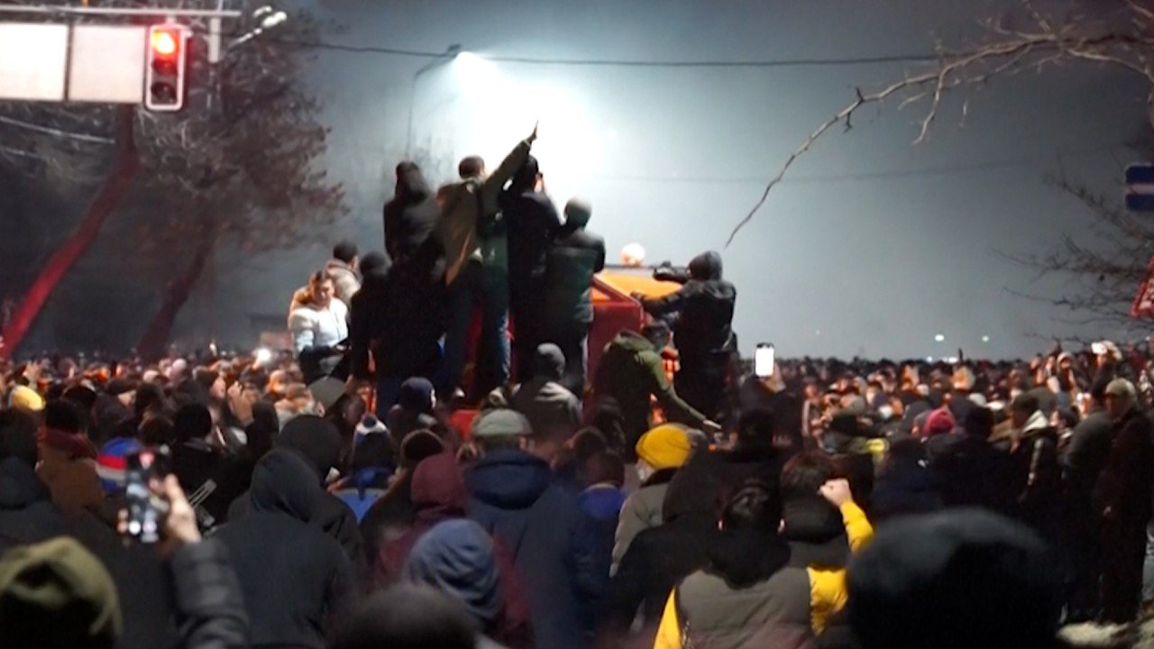 Um levante popular no Cazaquistão! Fora as tropas russas do Cazaquistão! Abaixo o governo Nazarbayev-Tokayev!