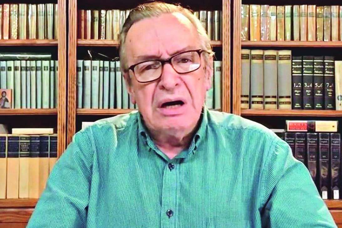 Quem foi Olavo de Carvalho e as raízes de sua influência