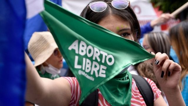 Vitória das mulheres: Colômbia legaliza o aborto até 24 semanas