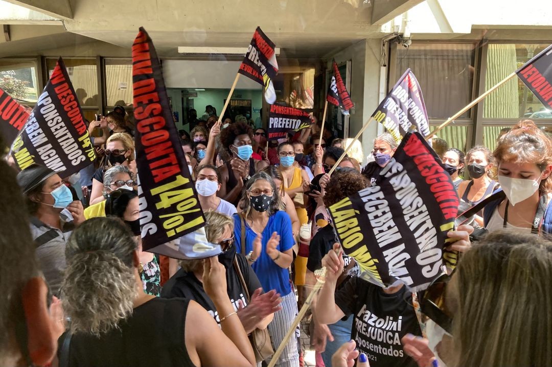 Professores enfrentam prefeitos e governadores pelo pagamento do piso nacional