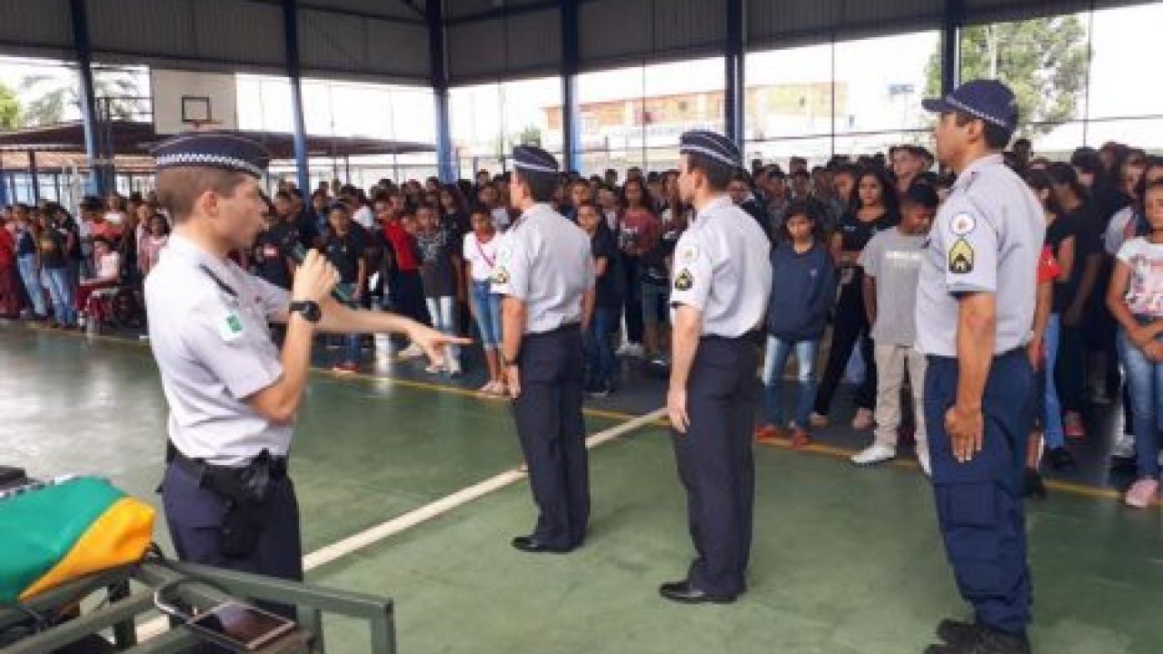 Militarização das escolas: projeto reacionário só acumula fracassos no Distrito Federal