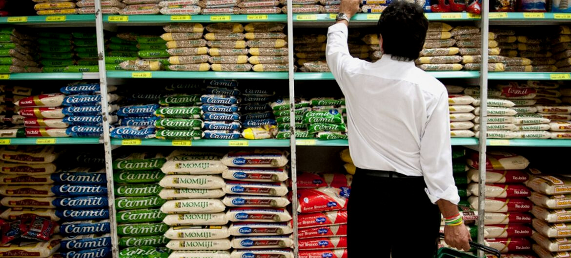 Carestia: sete em cada dez brasileiros reduziram compras de alimentos