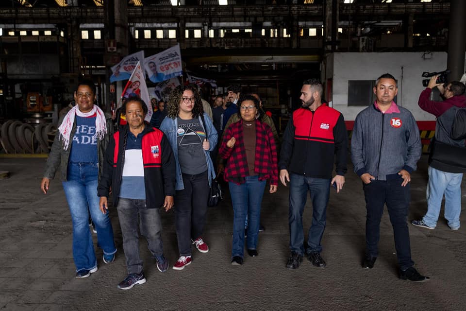 Vera vai às fábricas, conversa com operários e participa de caminhada no Centro de São José dos Campos