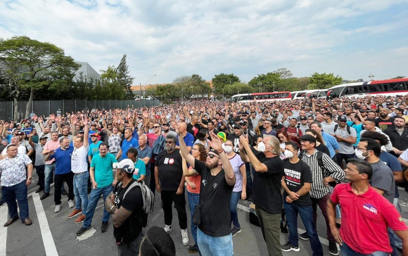 Greve dos trabalhadores da Mercedes-Benz contra mais de 3600 demissões: Todo apoio á luta