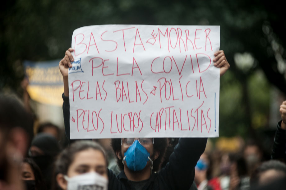 Um abismo de "raça e classe": Capitalismo, racismo e desigualdades sociais