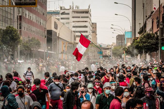 Peru: O regime das balas e da fome tem que cair