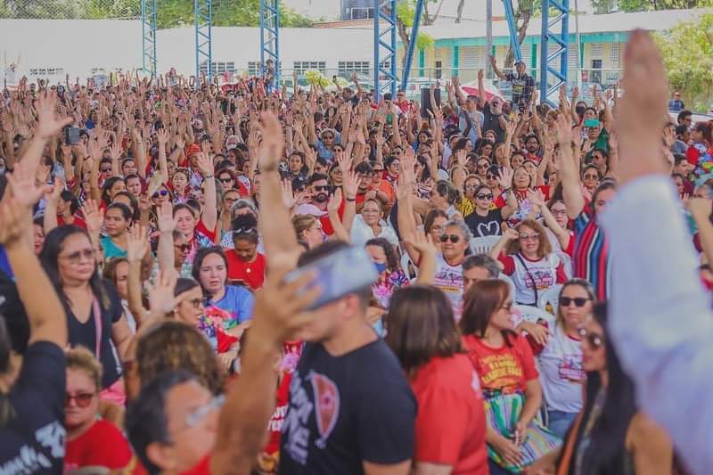 Professores de Fortaleza decidem manter paralisação