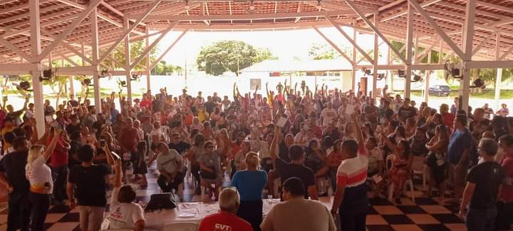 AP: Trabalhadoras e trabalhadores da educação continuam em greve por reajuste no piso salarial e melhores condições de trabalho