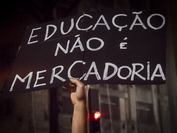É necessário um novo tsunami da educação para barrar os mecanismos de privatização do ensino público