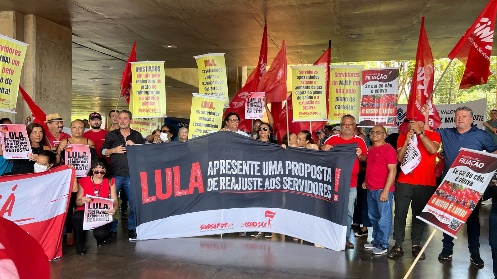 Cai popularidade de Lula. Afinal, não basta tirar o bode da sala