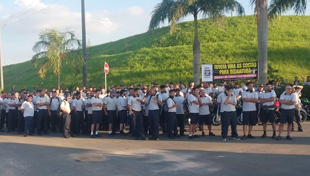 Operários da Toyota de Indaiatuba resistem a fechamento da fábrica e avisam: "Se demitir 1 trabalhador, paramos"