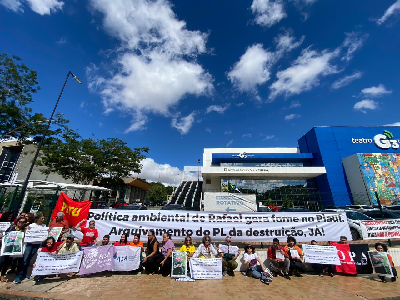 G20 em Teresina: Manifestantes protestam contra a privatização da água e a contrarreforma ambiental de Rafael Fonteles (PT)