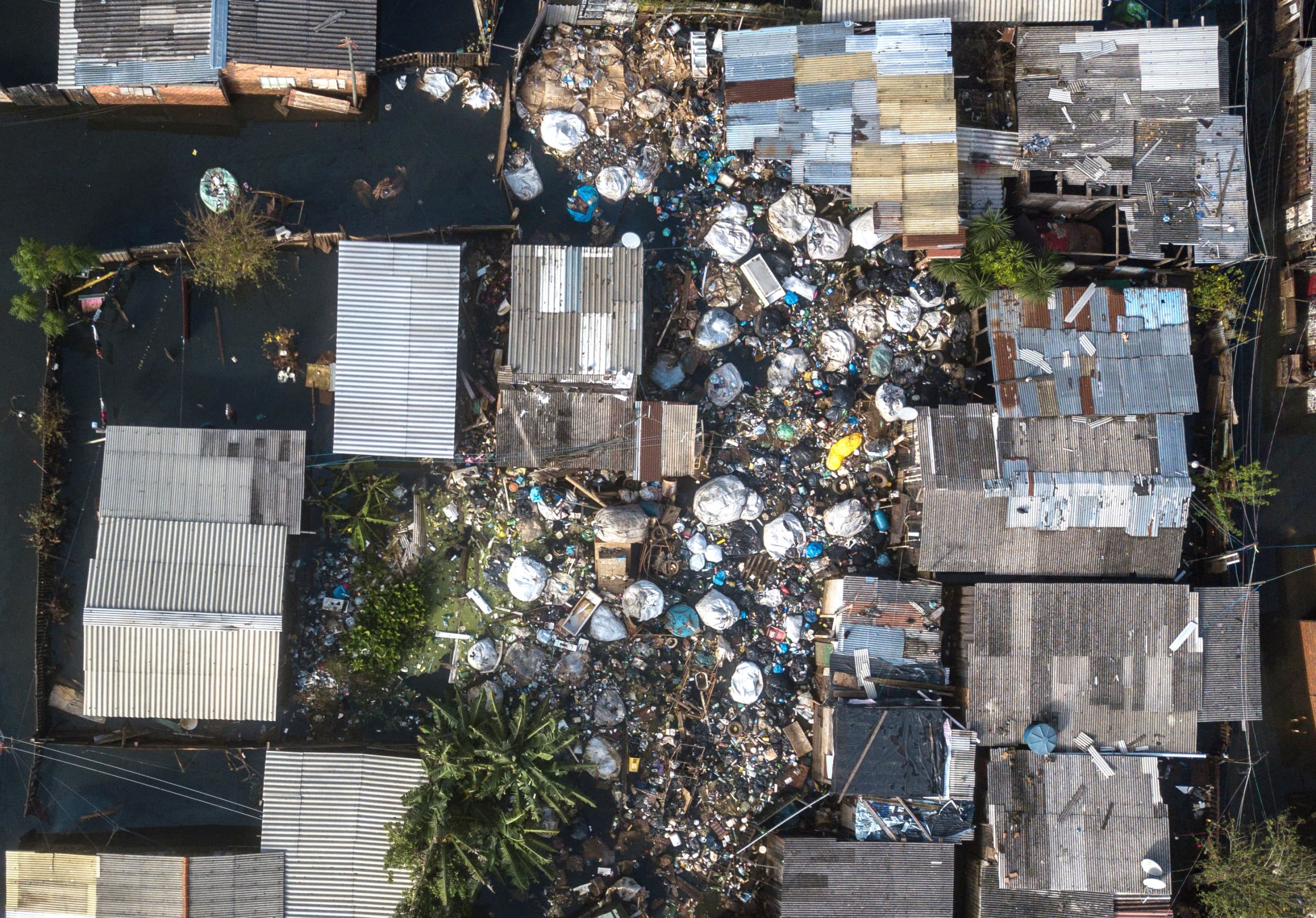 Planos dos governos privilegiam bilionários capitalistas e não os trabalhadores e o meio ambiente