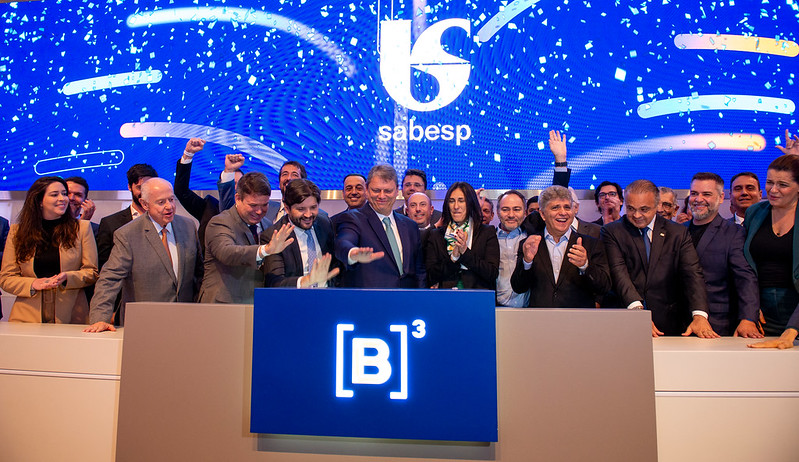 Sabesp: Em escandalosa negociata, Tarcísio entrega a água e o saneamento a banqueiros e fundos estrangeiros