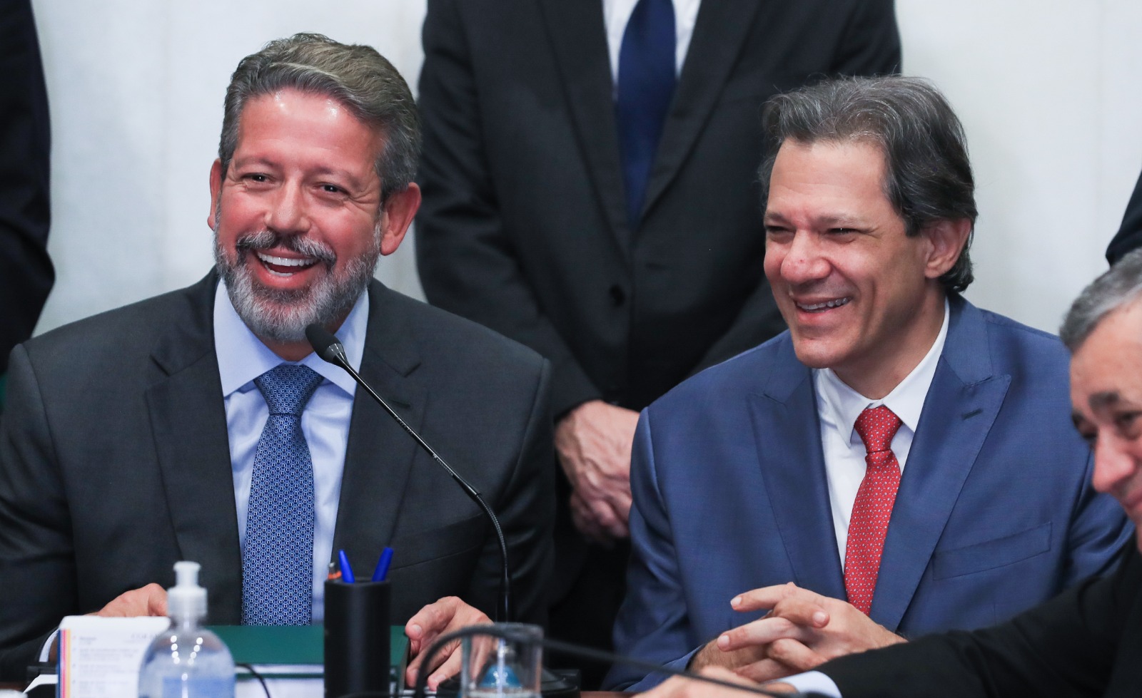 Governo anuncia corte no BPC e Haddad diz que está colocando o "dedo na ferida"