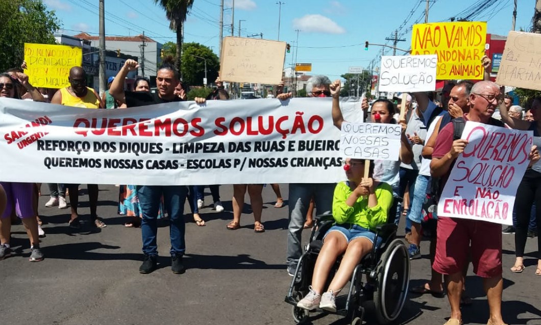 Porto Alegre (RS): Moradores do bairro Sarandi cobram das três esferas de governo moradia digna aos desabrigados pela enchente