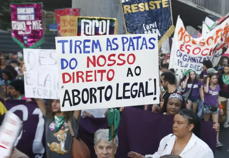 "Desde a concepção": como a proposta de mudança no Código Civil pode proibir totalmente aborto e acabar com fertilização in vitro