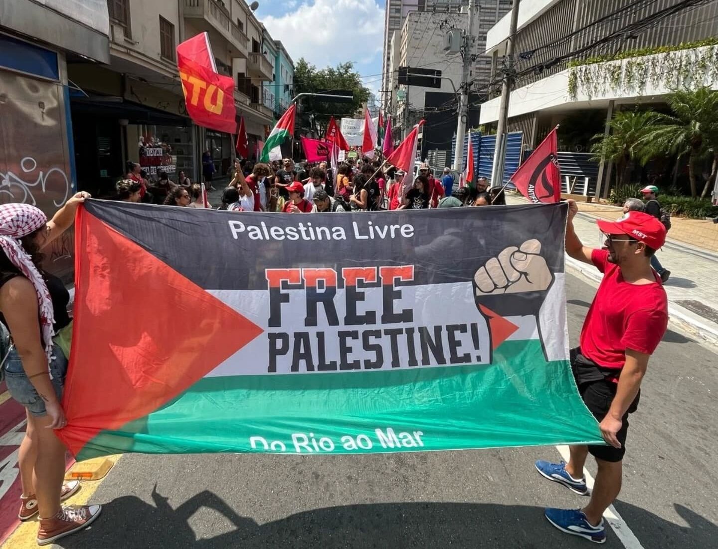 Palestina livre: Isolar o Estado de Israel e ocupar as ruas pelo fim do genocídio