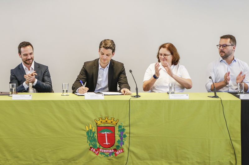 No aniversário de Curitiba: Investimento do estado para o lucro do empresário!