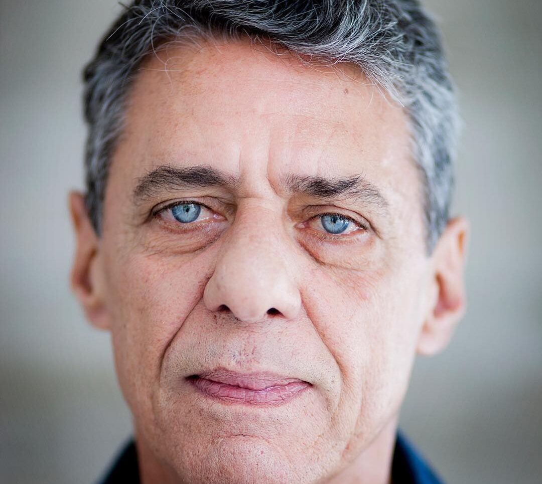 Chico Buarque lidera manifesto pela ruptura de relações com Israel