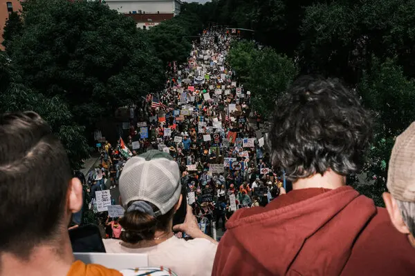 EUA: Como a repressão anti-imigrante gerou a maior onda de protestos da Era Trump