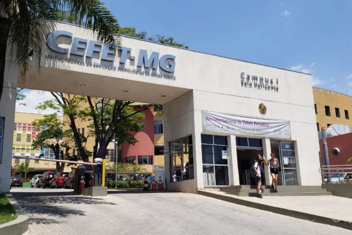 Um projeto de destruição dos CEFET"s