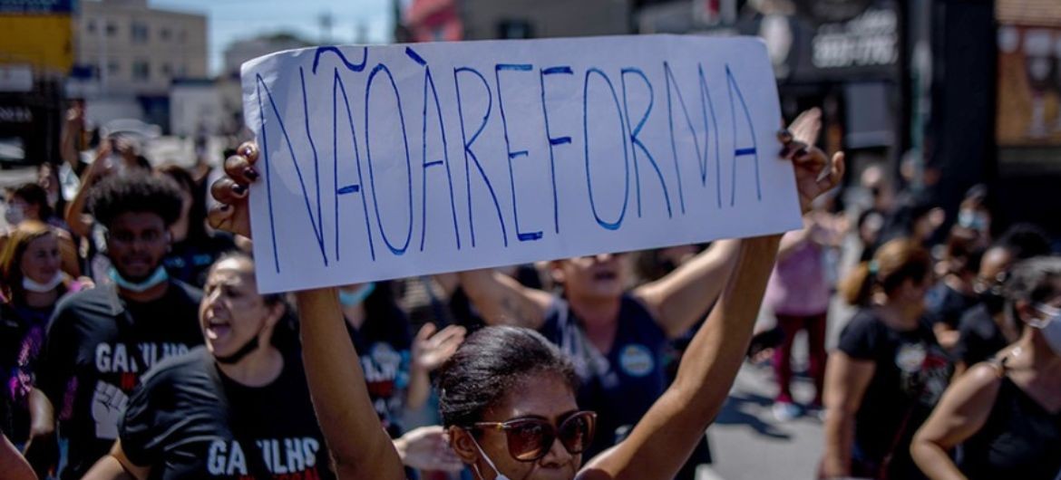 Dia 14:  Servidores públicos realizam protesto contra a Reforma Administrativa e o Arcabouço Fiscal