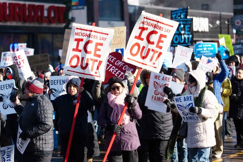 EUA: Minneapolis luta contra a ocupação federal