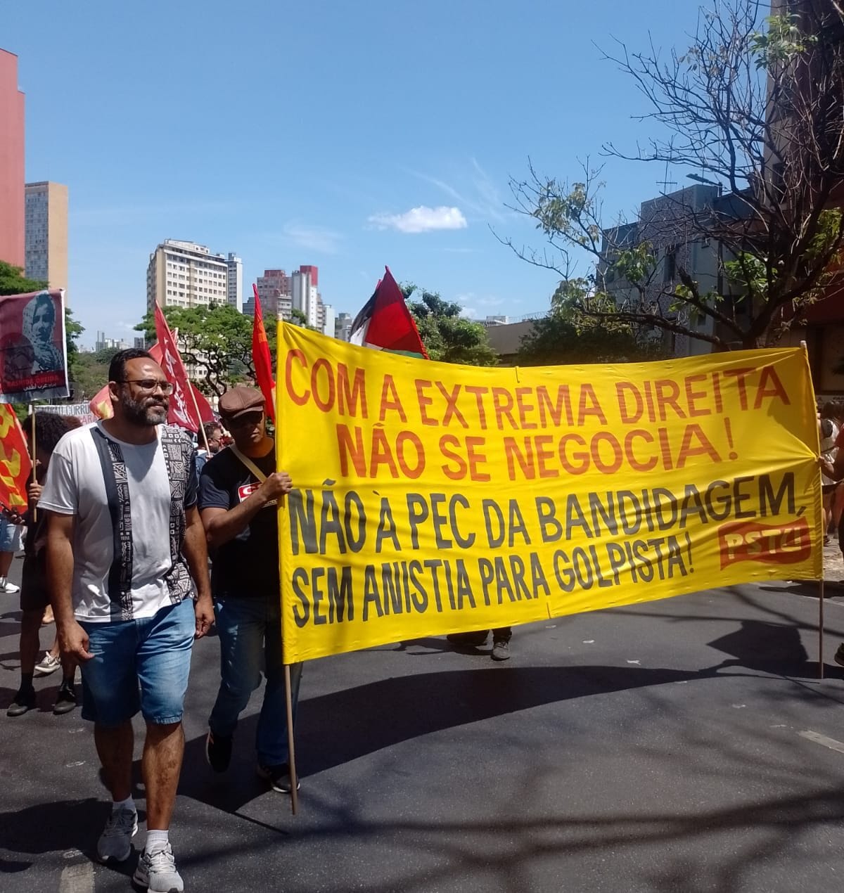 As ruas mandam o recado: Nenhuma anistia a golpistas! Abaixo a PEC da bandidagem