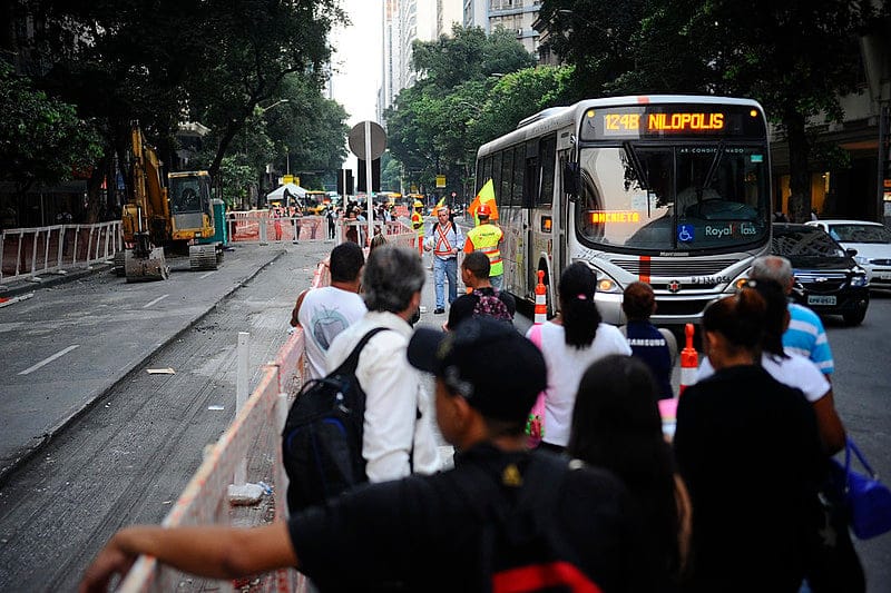 Aumento nas passagens no RJ escancara prioridade dos governos: lucro acima da população
