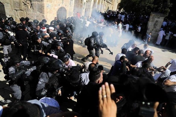 Profanação e violência na Mesquita de Al Aqsa: A face brutal da limpeza étnica sionista na Palestina