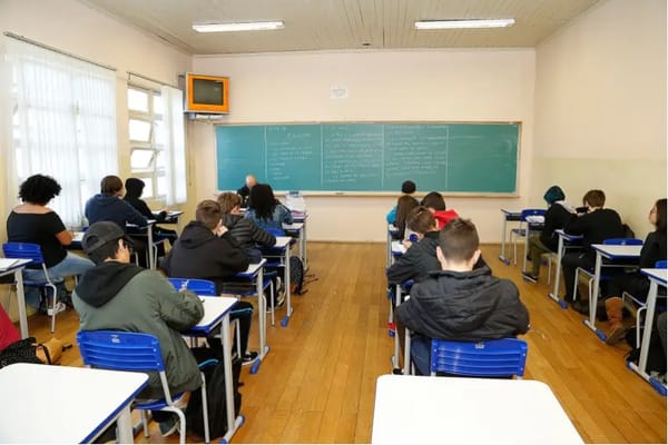 A realidade educacional no Paraná e no Brasil. É hora de lutarmos por uma educação a serviço da classe trabalhadora!