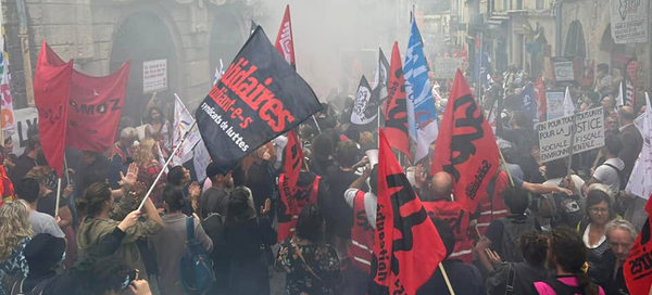 Após dia exitoso de greve geral na França, movimentos decidem continuar a luta