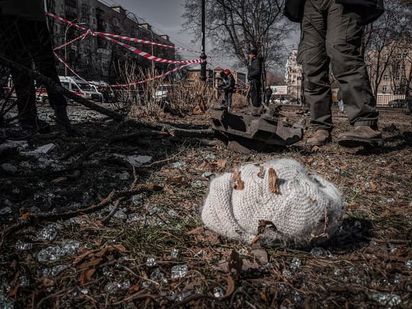 Uma paz verdadeira na Ucrânia significa o fim da invasão russa e da dívida neocolonial com os EUA-UE