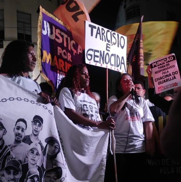 Ato contra chacina no Guarujá é marcado por indignação e força policial desproporcional