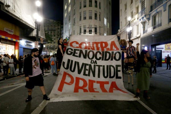 Chacinas da polícia deixam rastro de sangue pobre e negro