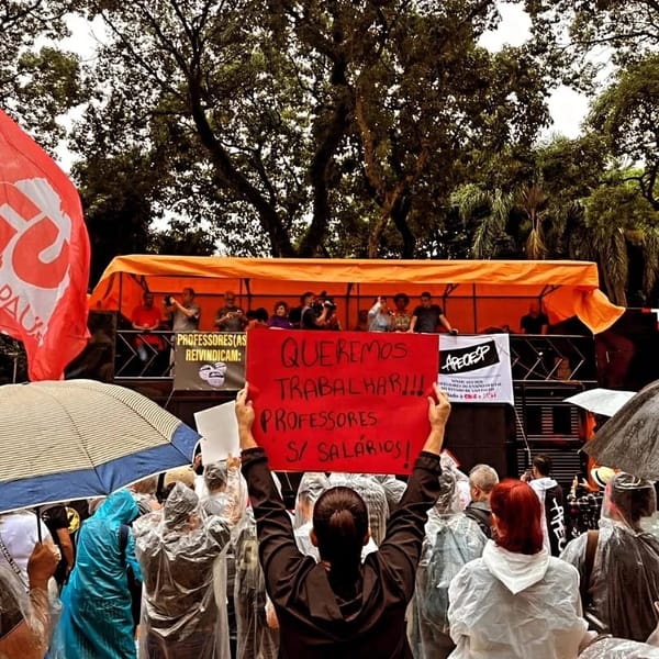 Educação no Brasil: Professores sem aulas, empregos e salários, e alunos sem professores
