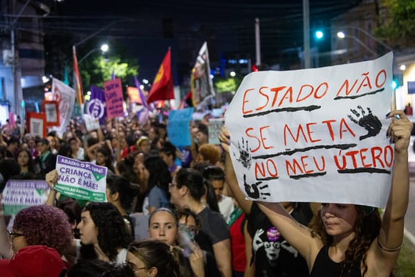 Criança não é mãe. Estuprador não é pai. Pela legalização do aborto, seguro e gratuito sem restrições