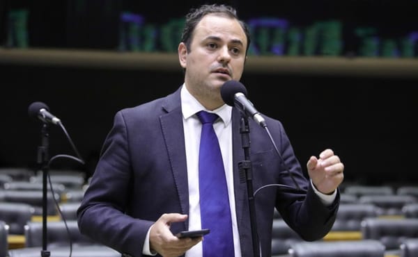 Não à cassação de Glauber Braga por Lira e a extrema direita