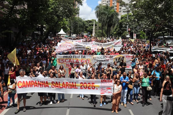 Mais de 4 mil trabalhadores em educação terceirizados protestam pelo fim da escala 6x1 nas ruas de Belo Horizonte