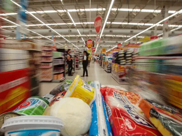 Inflação dos alimentos escancara um país subordinado ao agronegócio e ao capital estrangeiro