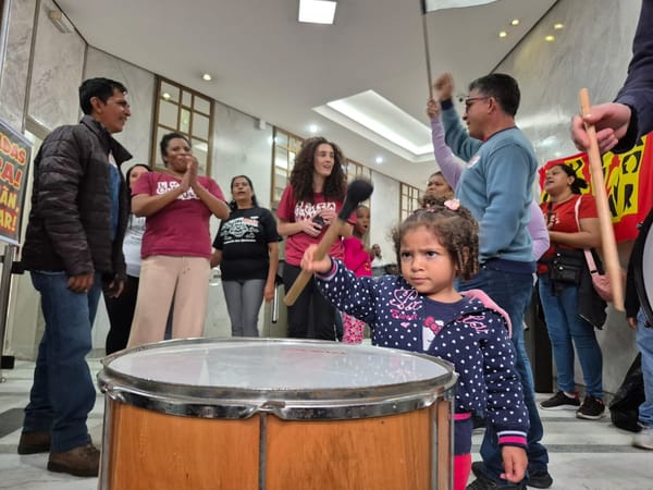 SP: Sede do PSD é alvo de protesto de moradores de Cajamar