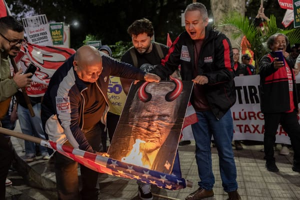 Frente Anti-imperialista do Vale do Paraíba realiza protesto contra os ataques de Trump ao Brasil