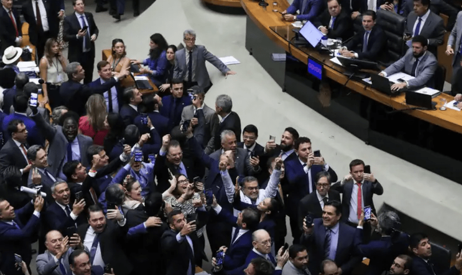 Tarcísio, centrão e extrema direita são contra a taxação dos bilionários. Mas, e o governo Lula?