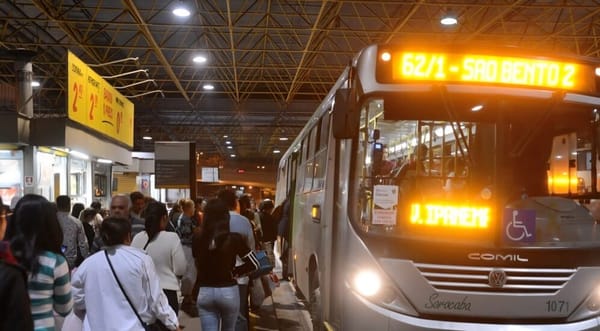Prefeito de Sorocaba revoga passe-livre estudantil e aumenta tarifas de ônibus
